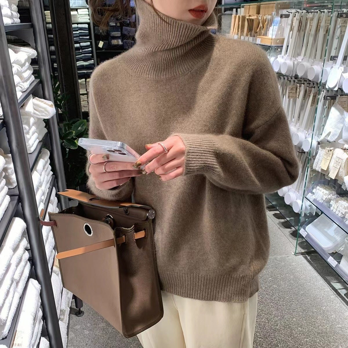 FrostyBabe™ Cozy Cashmere Turtleneck